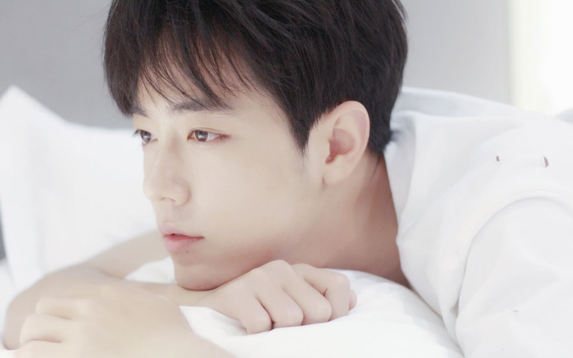 湖滨赛道上，运动员尽展风采，xs贵还是x贵